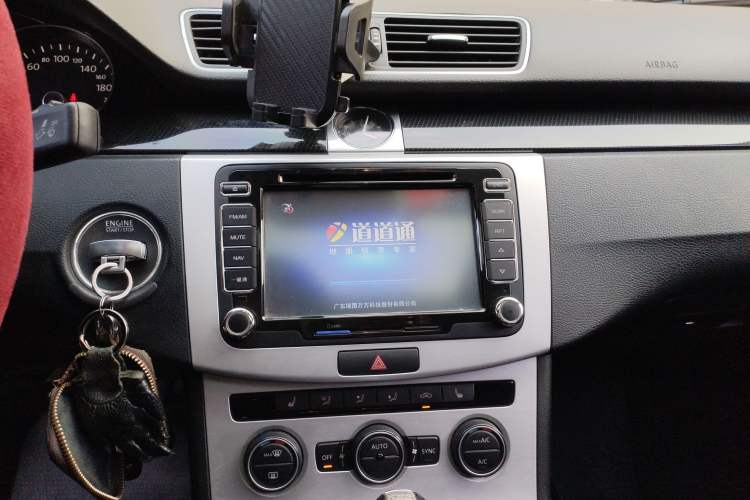 Used Volkswagen Magotan 2013 1.8TSI Premier Model Audio And AC Panel