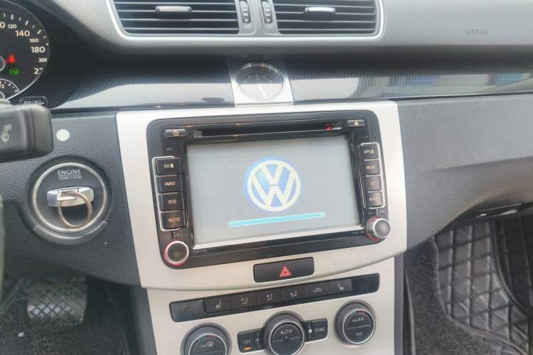 Used Volkswagen Magotan 2013 1.8TSI Luxury Model Audio And AC Panel