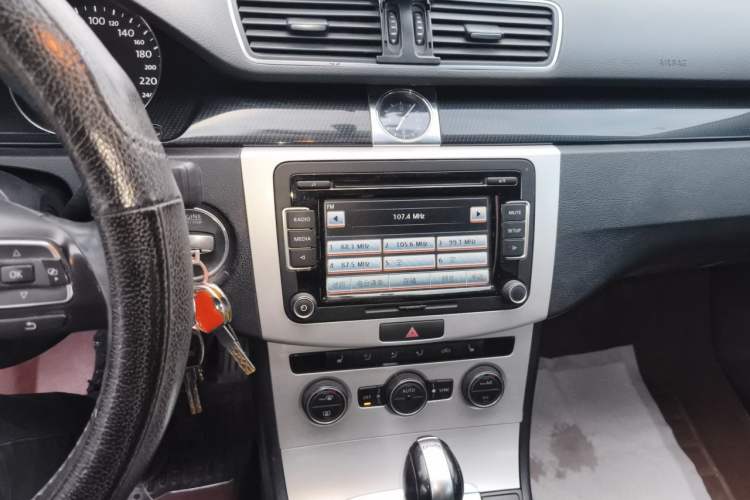 Used Volkswagen Magotan 2013 1.8TSI Luxury Model Audio And AC Panel