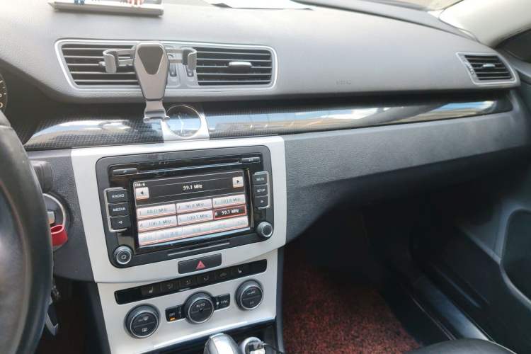 Used Volkswagen Magotan 2013 2.0 TSI Luxury Model Audio And AC Panel