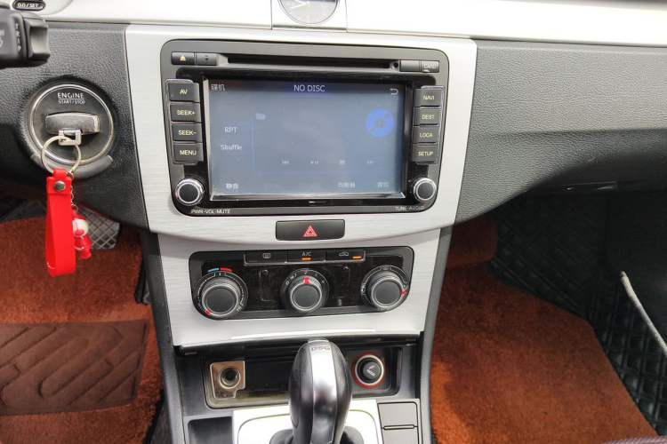 Used Volkswagen Magotan 2013 1.8TSI Comfort Model Audio And AC Panel