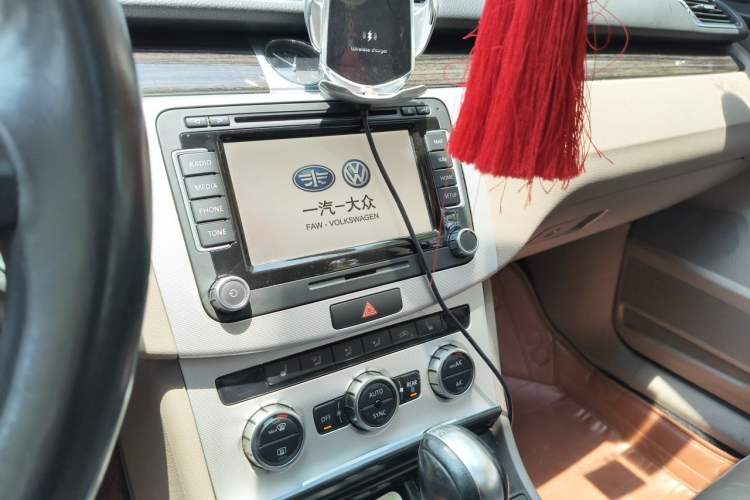Used Volkswagen Magotan 2013 2.0 TSI Ultimate Model Audio And AC Panel