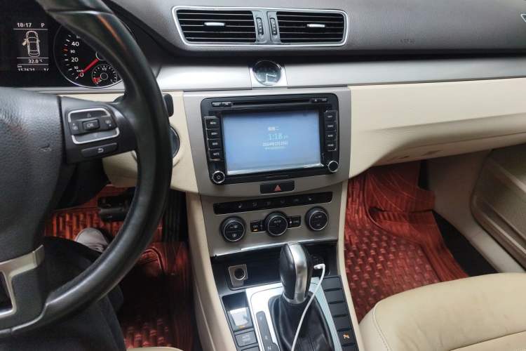 Used Volkswagen Magotan 2013 1.8TSI Luxury Model Audio And AC Panel