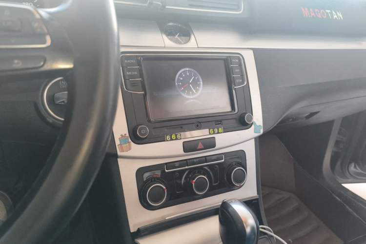 Used Volkswagen Magotan 2013 1.8TSI Premier Model Audio And AC Panel