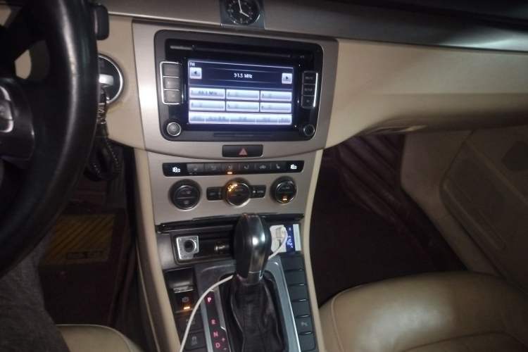Used Volkswagen Magotan 2013 1.8TSI Luxury Model Audio And AC Panel