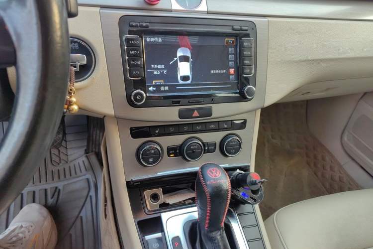 Used Volkswagen Magotan 2013 1.8TSI Luxury Model Audio And AC Panel