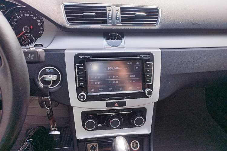 Used Volkswagen Magotan 2013 1.8TSI Premier Model Audio And AC Panel