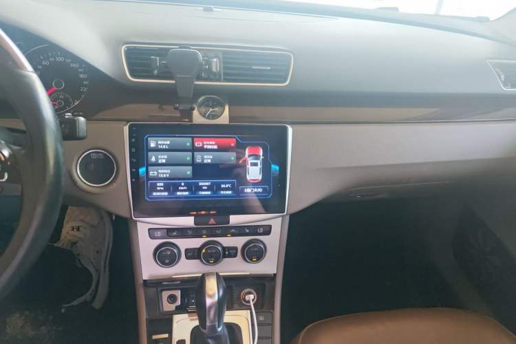 Used Volkswagen Magotan 2013 2.0 TSI Prestige Model Audio And AC Panel