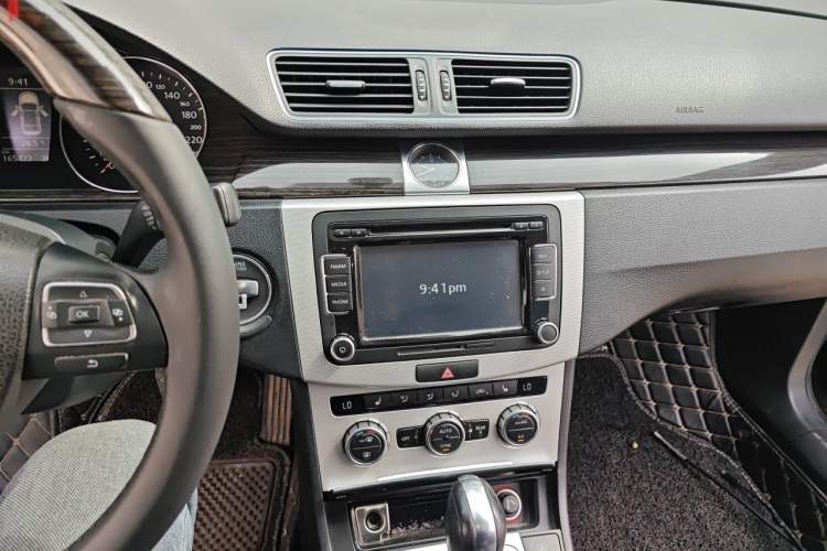Used Volkswagen Magotan 2013 1.8TSI Prestige Model Audio And AC Panel