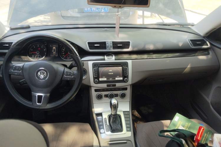 Used Volkswagen Magotan 2013 2.0 TSI Prestige Model Audio And AC Panel