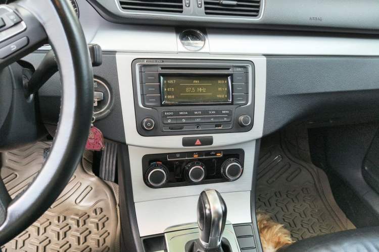 Used Volkswagen Magotan 2013 1.8TSI Premier Model Audio And AC Panel