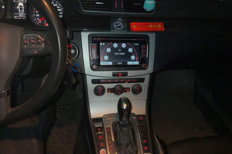Used Volkswagen Magotan 2013 2.0 TSI Prestige Model Audio And AC Panel
