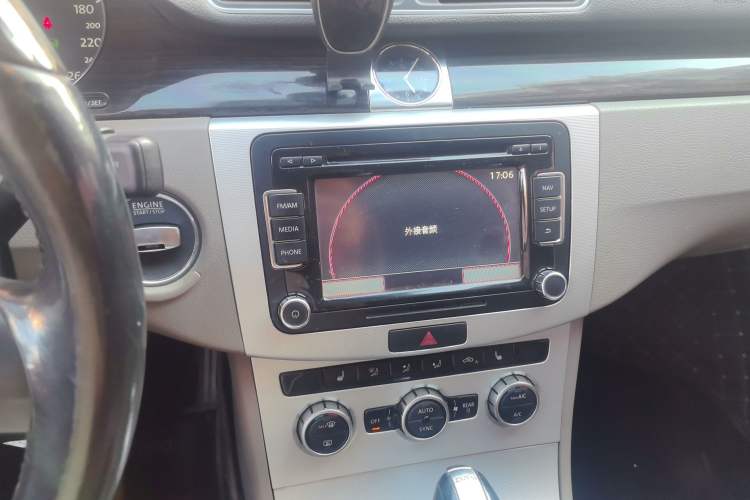 Used Volkswagen Magotan 2013 2.0 TSI Prestige Model Audio And AC Panel