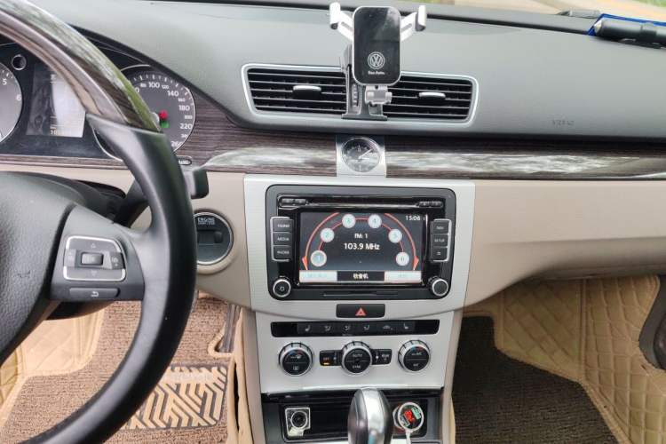 Used Volkswagen Magotan 2013 2.0 TSI Prestige Model Audio And AC Panel