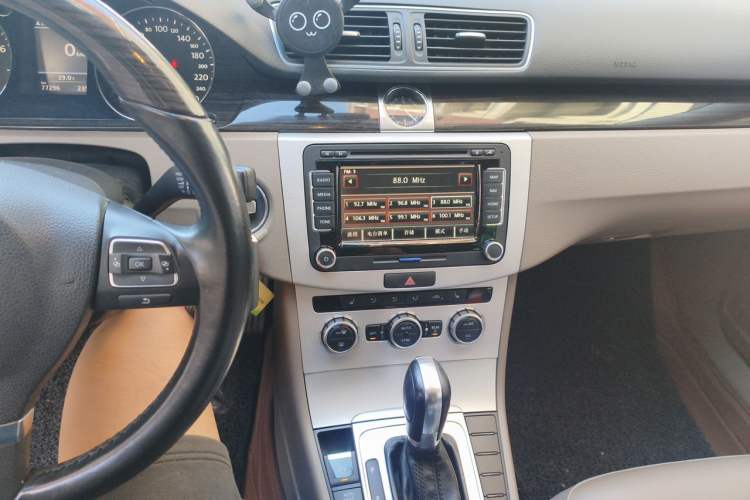 Used Volkswagen Magotan 2013 2.0 TSI Ultimate Model Audio And AC Panel