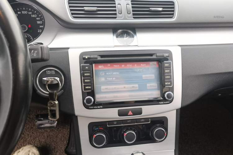 Used Volkswagen Magotan 2013 1.8TSI Premier Model Audio And AC Panel
