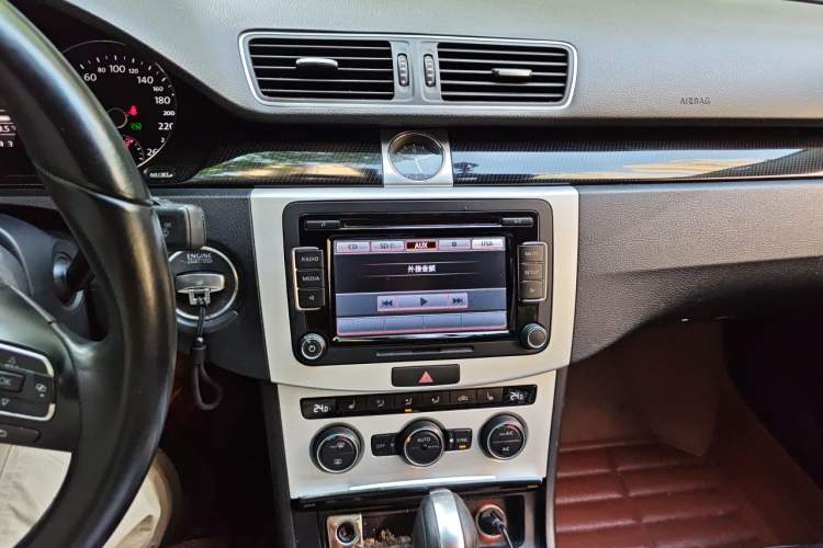 Used Volkswagen Magotan 2013 1.8TSI Luxury Model Audio And AC Panel