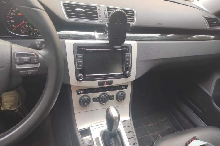 Used Volkswagen Magotan 2013 1.8TSI Luxury Model Audio And AC Panel