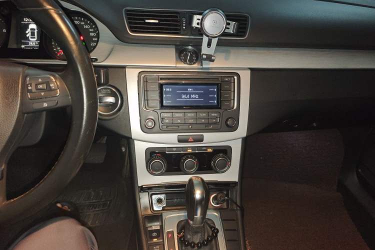 Used Volkswagen Magotan 2013 1.8TSI Premier Model Audio And AC Panel