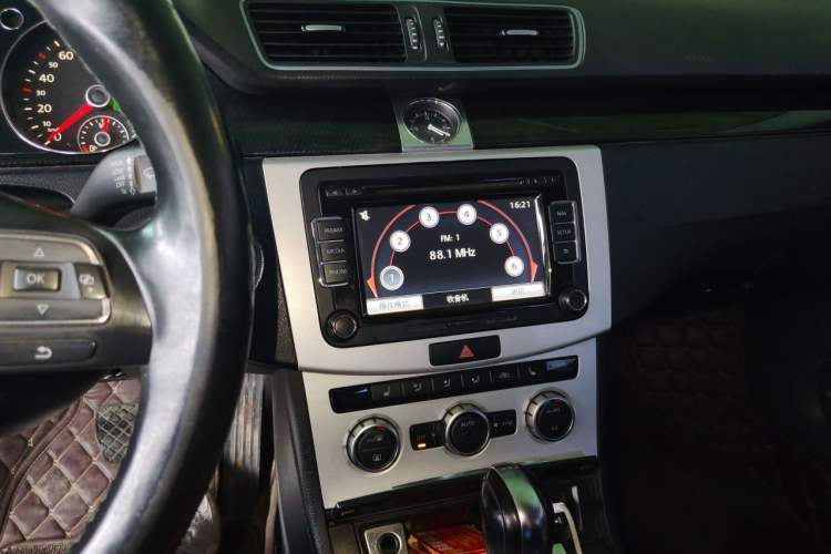 Used Volkswagen Magotan 2013 2.0 TSI Luxury Model Audio And AC Panel