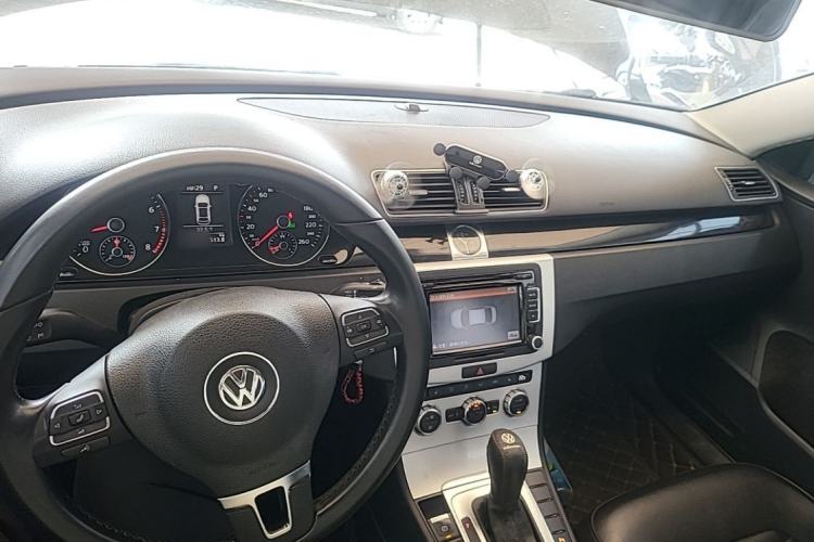Used Volkswagen Magotan 2013 1.8TSI Luxury Model Center Console
