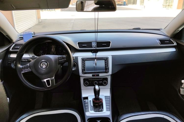 Used Volkswagen Magotan 2013 1.8TSI Premier Model Center Console
