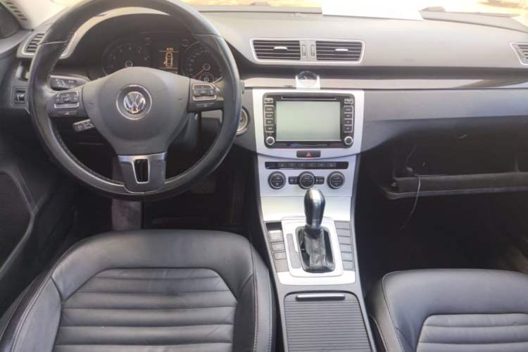 Used Volkswagen Magotan 2013 1.8TSI Comfort Model Center Console