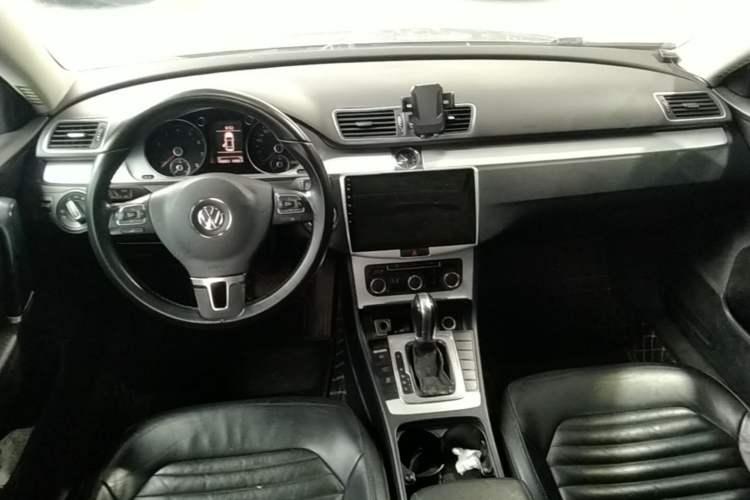 Used Volkswagen Magotan 2013 1.8TSI Premier Model Center Console