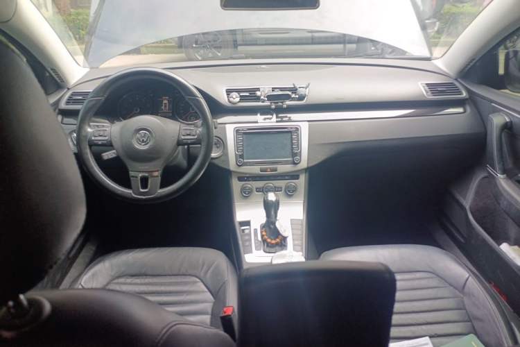 Used Volkswagen Magotan 2013 2.0 TSI Luxury Model Center Console