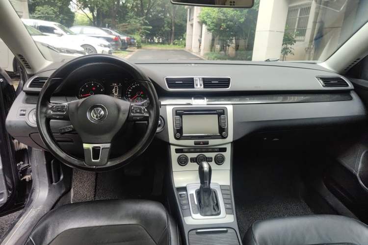 Used Volkswagen Magotan 2013 2.0 TSI Luxury Model Center Console