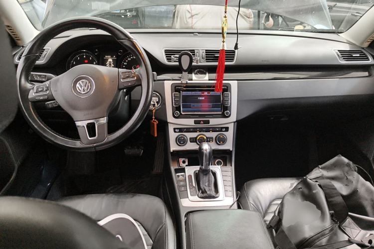 Used Volkswagen Magotan 2013 2.0 TSI Luxury Model Center Console