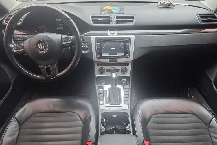 Used Volkswagen Magotan 2013 2.0 TSI Prestige Model Center Console