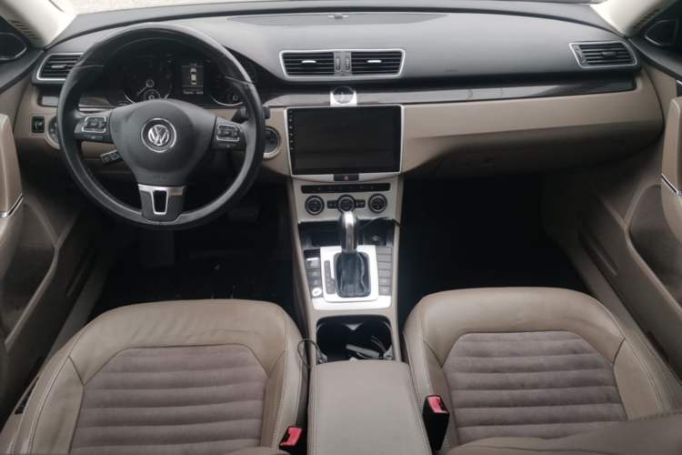 Used Volkswagen Magotan 2013 2.0 TSI Ultimate Model Center Console