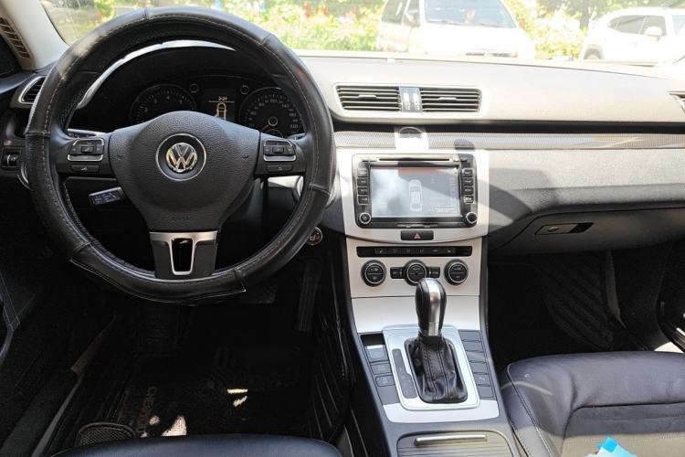 Used Volkswagen Magotan 2013 1.8TSI Luxury Model Center Console