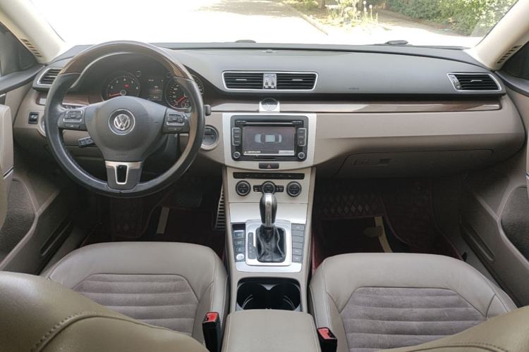 Used Volkswagen Magotan 2013 2.0 TSI Prestige Model Center Console