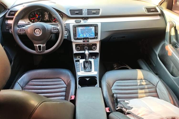 Used Volkswagen Magotan 2013 1.8TSI Premier Model Center Console