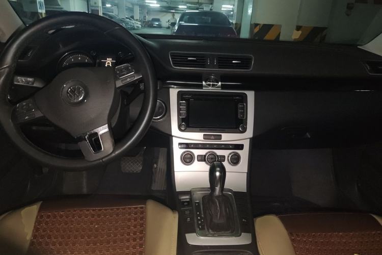 Used Volkswagen Magotan 2013 1.8TSI Luxury Model Center Console