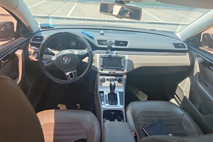 Used Volkswagen Magotan 2013 2.0 TSI Ultimate Model Center Console