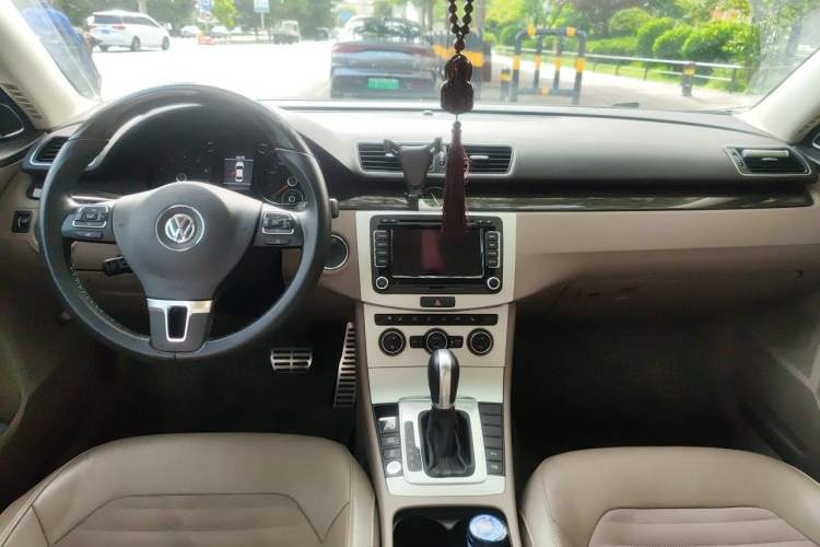 Used Volkswagen Magotan 2013 2.0 TSI Ultimate Model Center Console