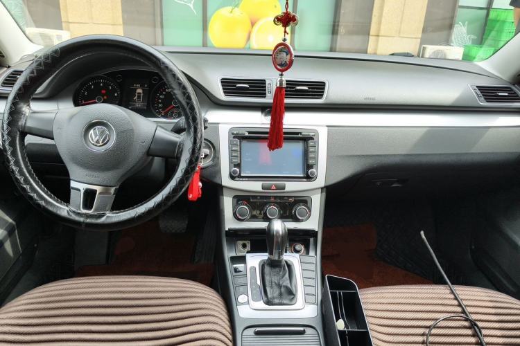 Used Volkswagen Magotan 2013 1.8TSI Comfort Model Center Console