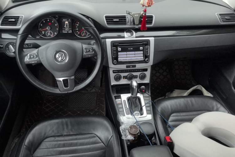 Used Volkswagen Magotan 2013 2.0 TSI Luxury Model Center Console