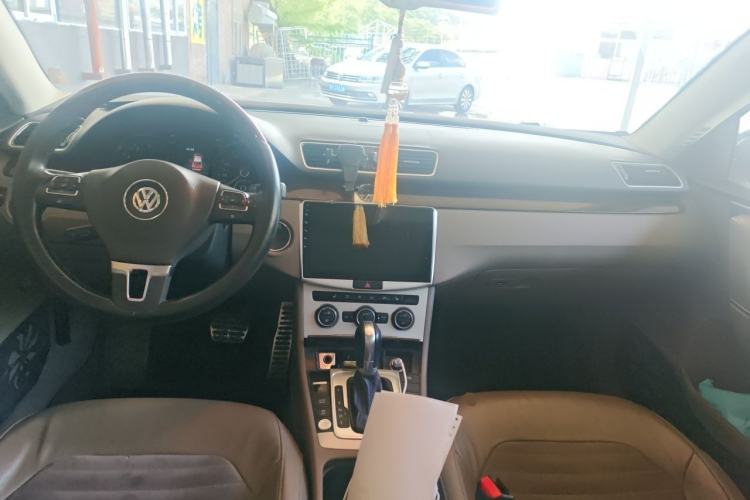 Used Volkswagen Magotan 2013 2.0 TSI Prestige Model Center Console
