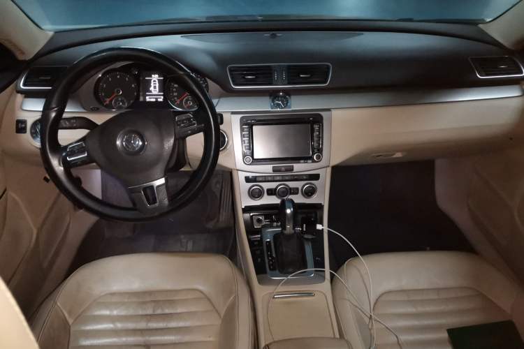 Used Volkswagen Magotan 2013 1.8TSI Luxury Model Center Console