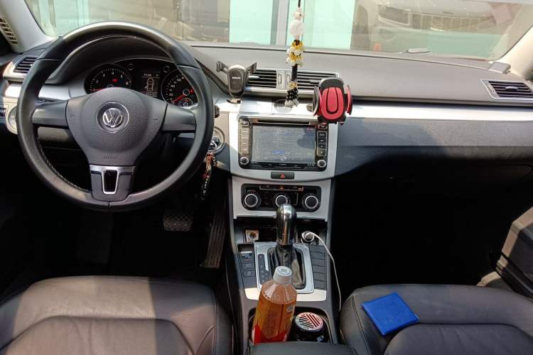 Used Volkswagen Magotan 2013 1.8TSI Comfort Model Center Console