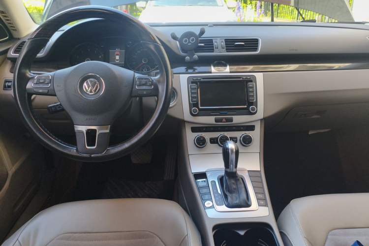 Used Volkswagen Magotan 2013 2.0 TSI Ultimate Model Center Console