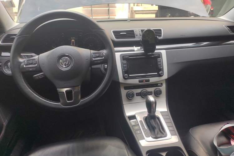 Used Volkswagen Magotan 2013 1.8TSI Luxury Model Center Console