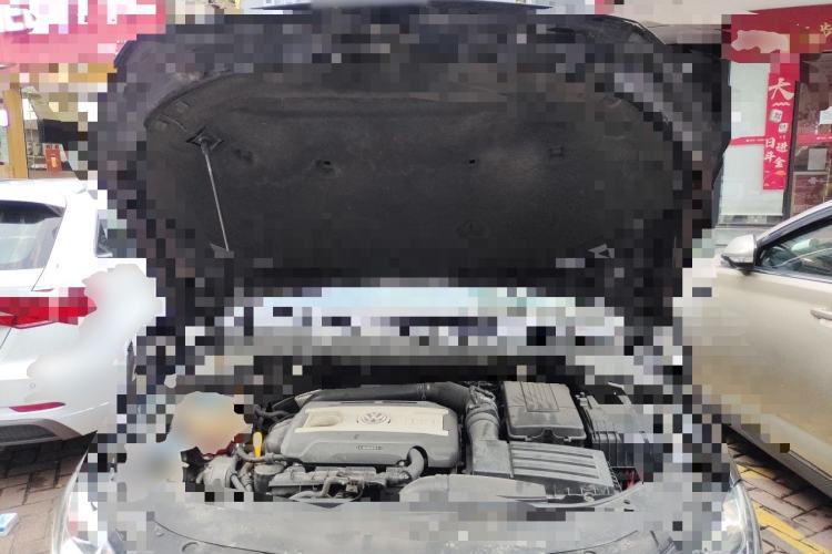 Used Volkswagen Magotan 2013 1.8TSI Luxury Model Engine Bay