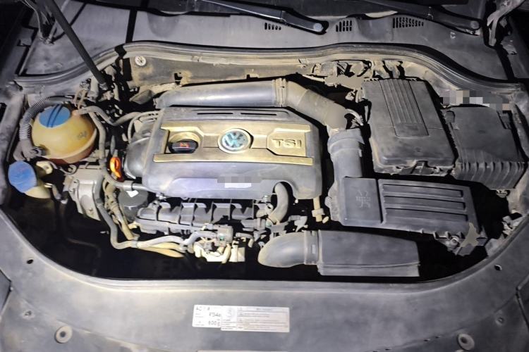 Used Volkswagen Magotan 2013 1.8TSI Luxury Model Engine Bay