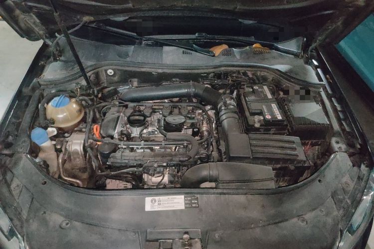 Used Volkswagen Magotan 2013 2.0 TSI Prestige Model Engine Bay