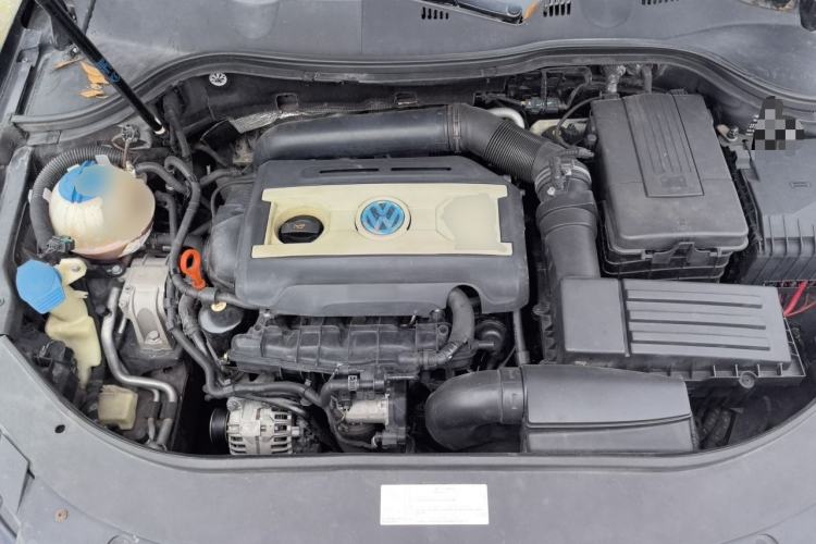 Used Volkswagen Magotan 2013 2.0 TSI Prestige Model Engine Bay